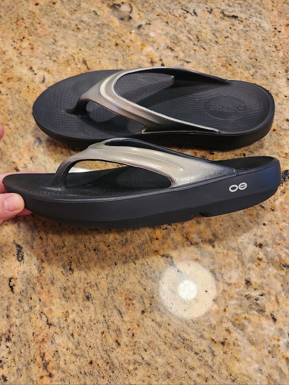 OOFOS OOlala Women's Luxe Sandal in Latte Womens 9 EUC Thong Comfort Beach Swim